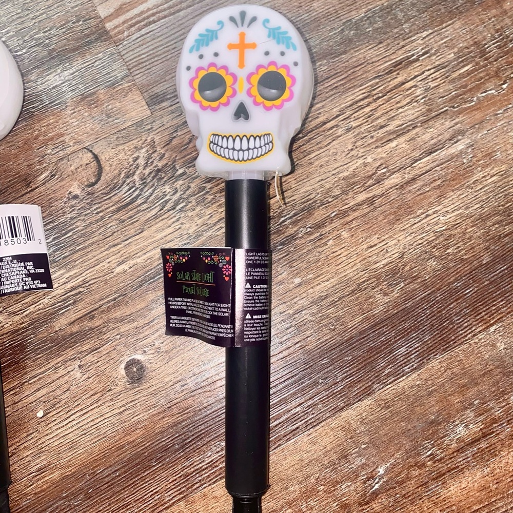 NEW SOLAR GARDEN PATHWAY LIGHT SUGAR SKULL DAY OF DEAD CROSS HALLOWEEN WHITE